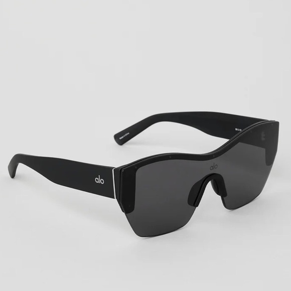 Alo Yoga Stunner Sunglasses Black - Picture 2 of 11